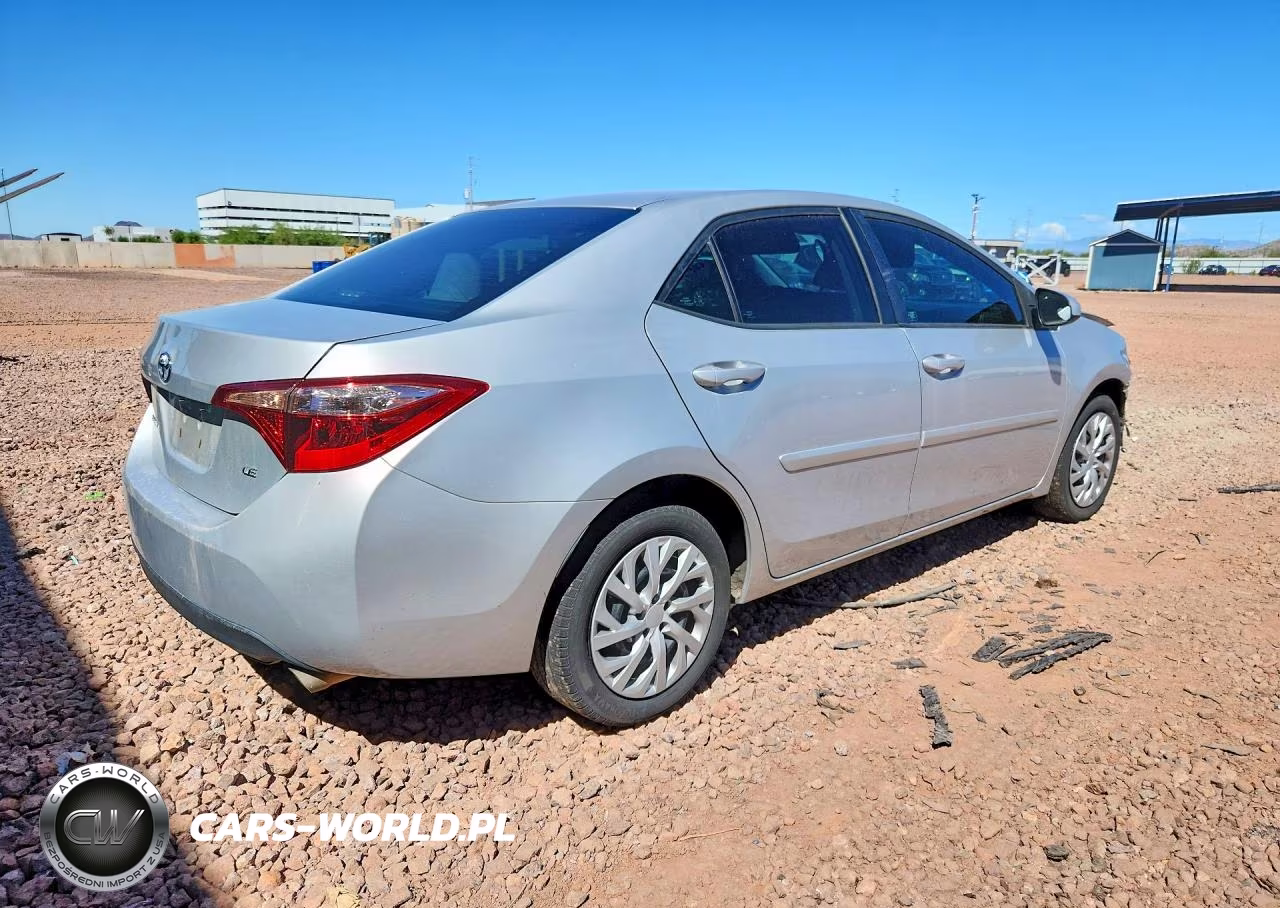 2018 Toyota Corolla Le VIN:2T1BURHE5JC007373 - 3