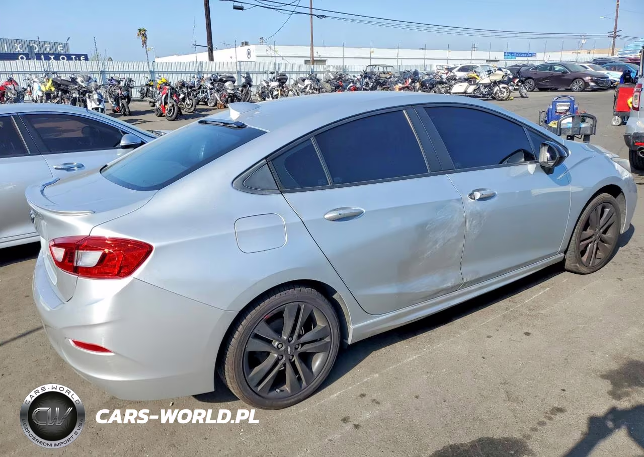 2018 Chevrolet Cruze Lt VIN:1G1BE5SM2J7124974 - 3