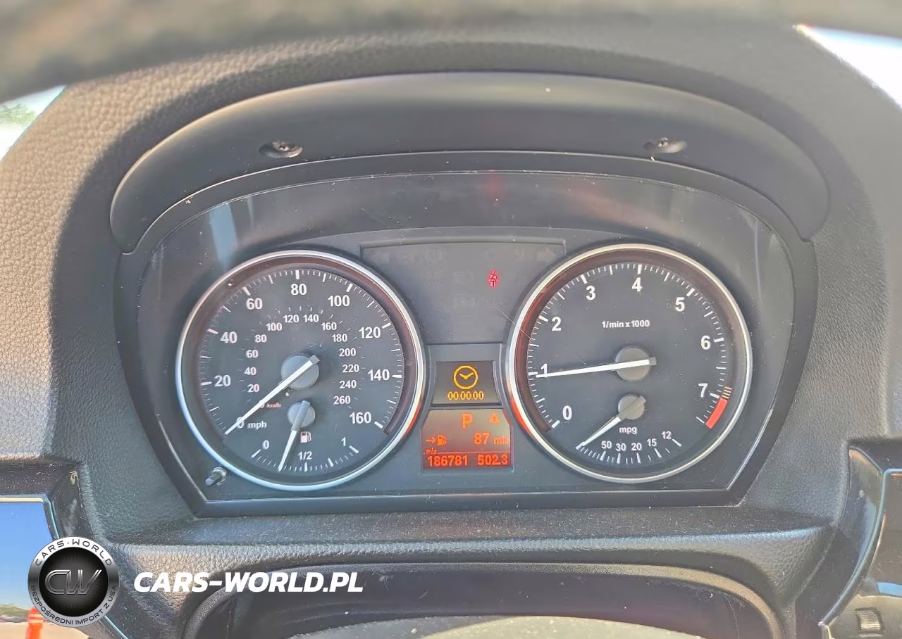 2010 BMW 328 Xi VIN:WBAPK7C5XAA460946 - 9