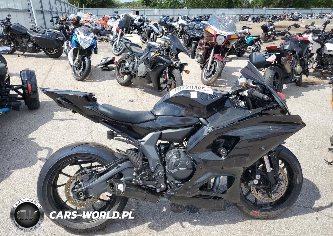 2024 Yamaha Yzfr7