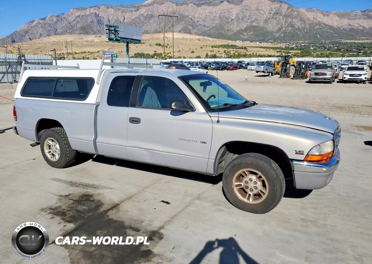 1999 Dodge Dakota Sport VIN:1B7GL22X3XS118103 - 4