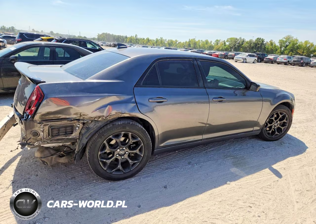 2020 Chrysler 300 Touring VIN:2C3CCARG1LH233724 - 3