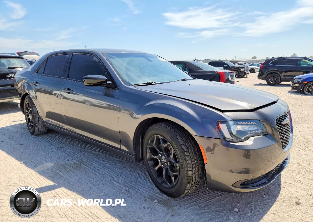 2020 Chrysler 300 Touring VIN:2C3CCARG1LH233724 - 4