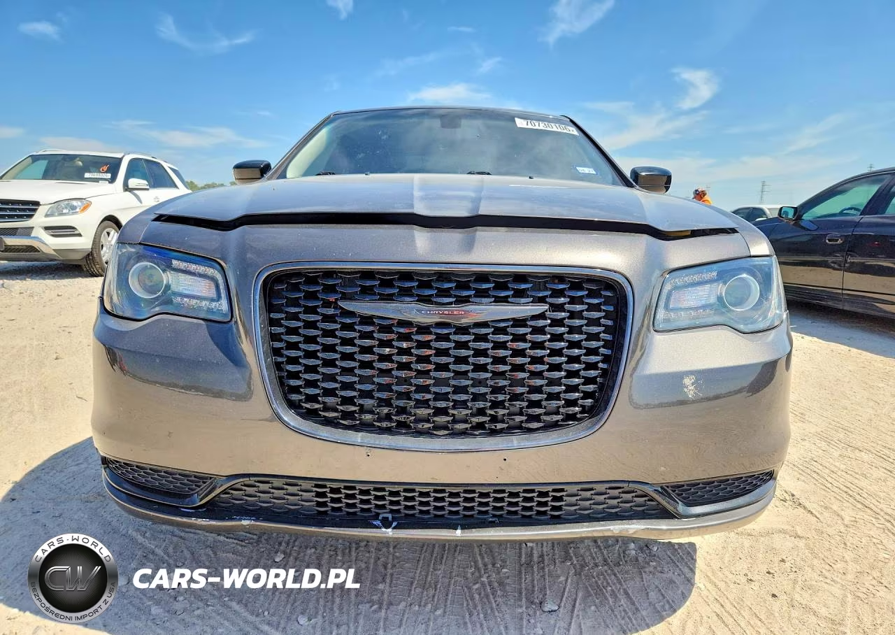 2020 Chrysler 300 Touring VIN:2C3CCARG1LH233724 - 5