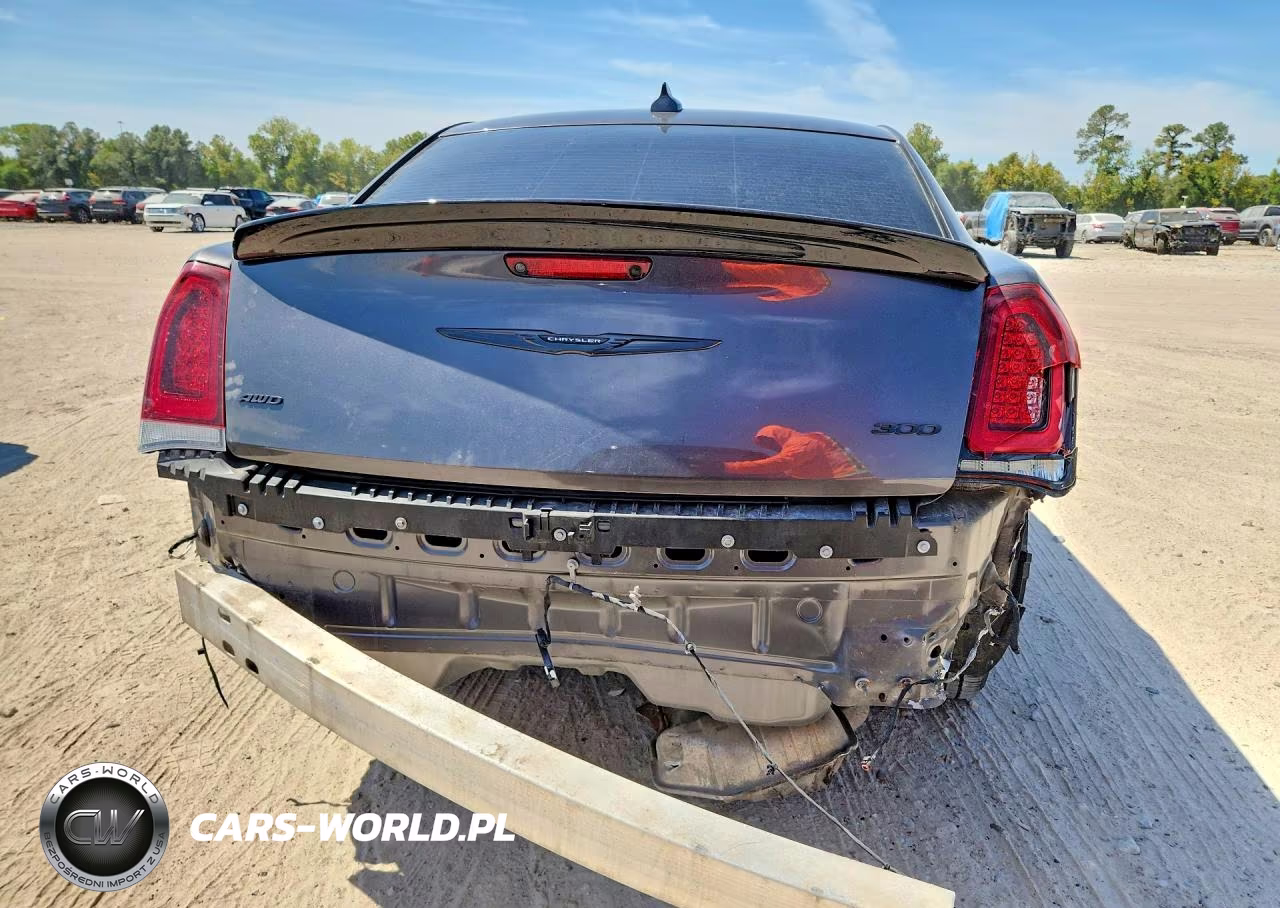 2020 Chrysler 300 Touring VIN:2C3CCARG1LH233724 - 6
