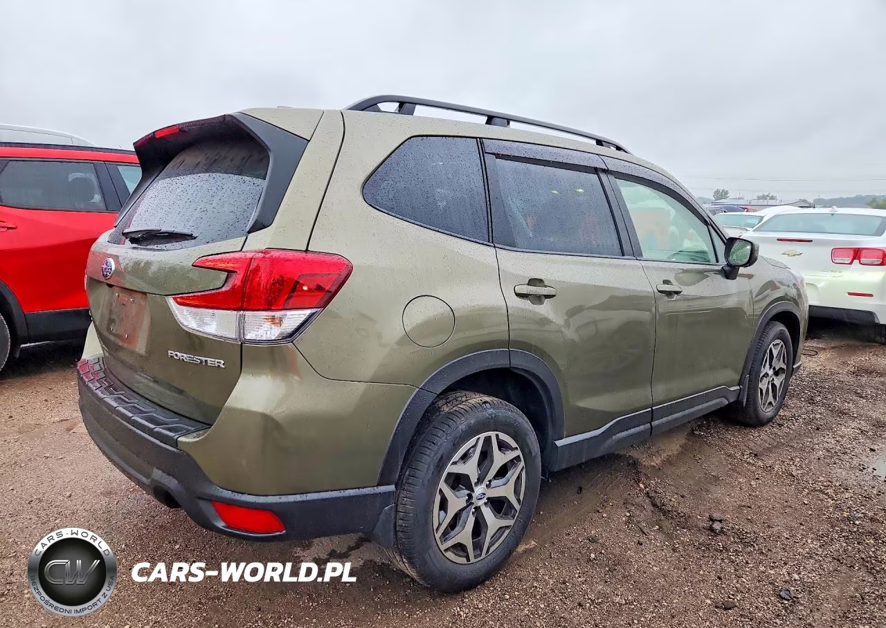 2022 Subaru Forester Premium VIN:JF2SKAEC8NH482190 - 3