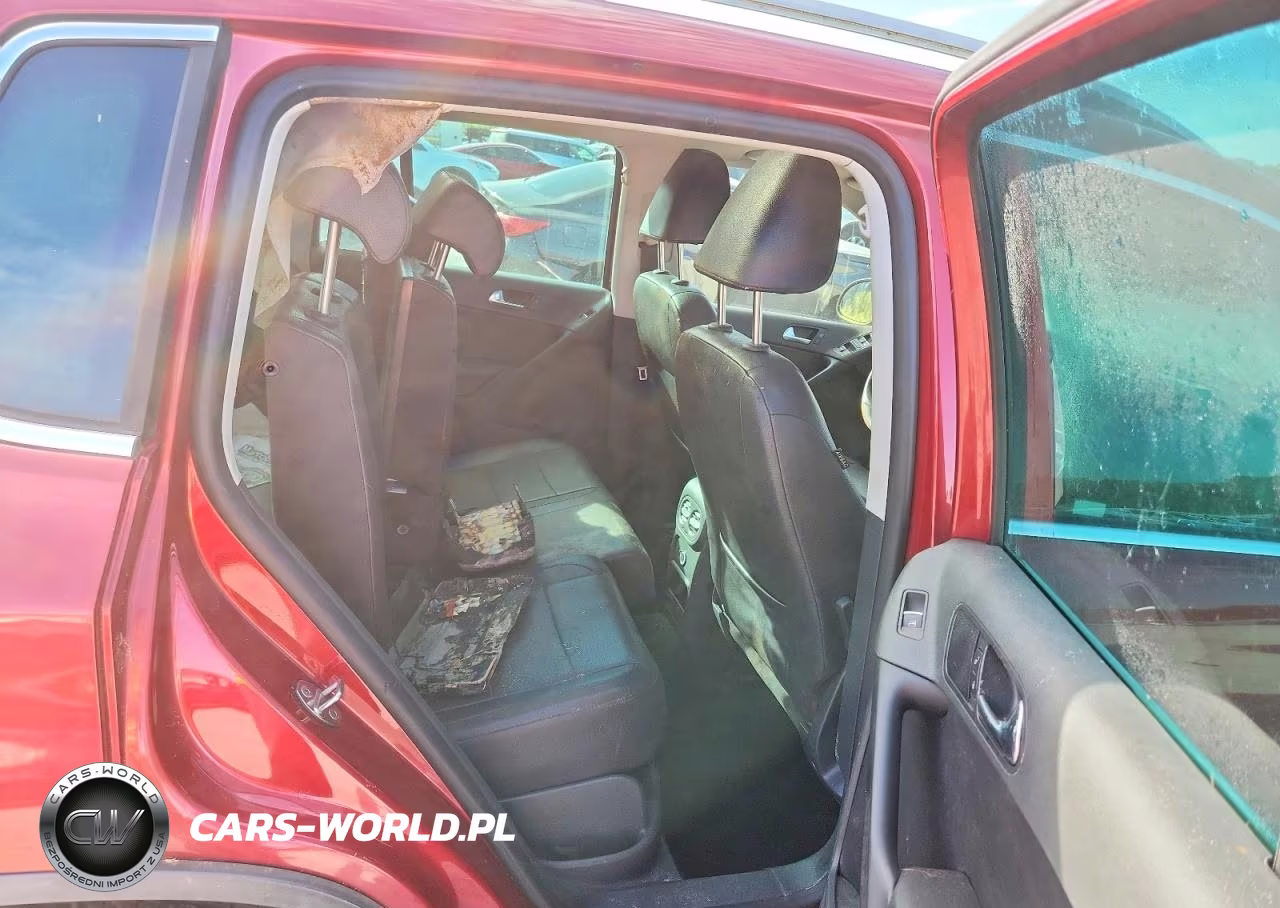 2011 Volkswagen Uk VIN:WVGBV7AX3BW000312 - 11