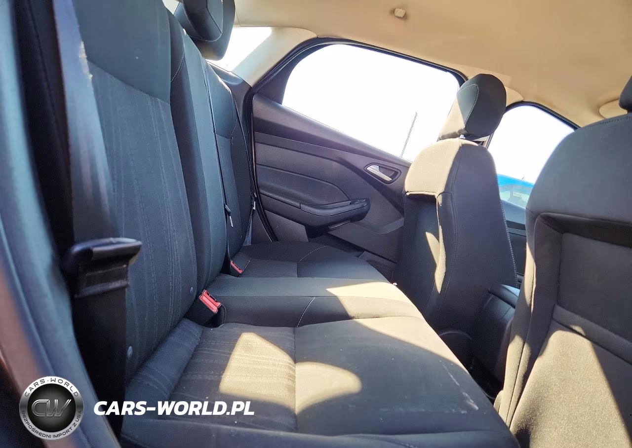 2018 Ford Focus Se VIN:1FADP3FEXJL298354 - 10