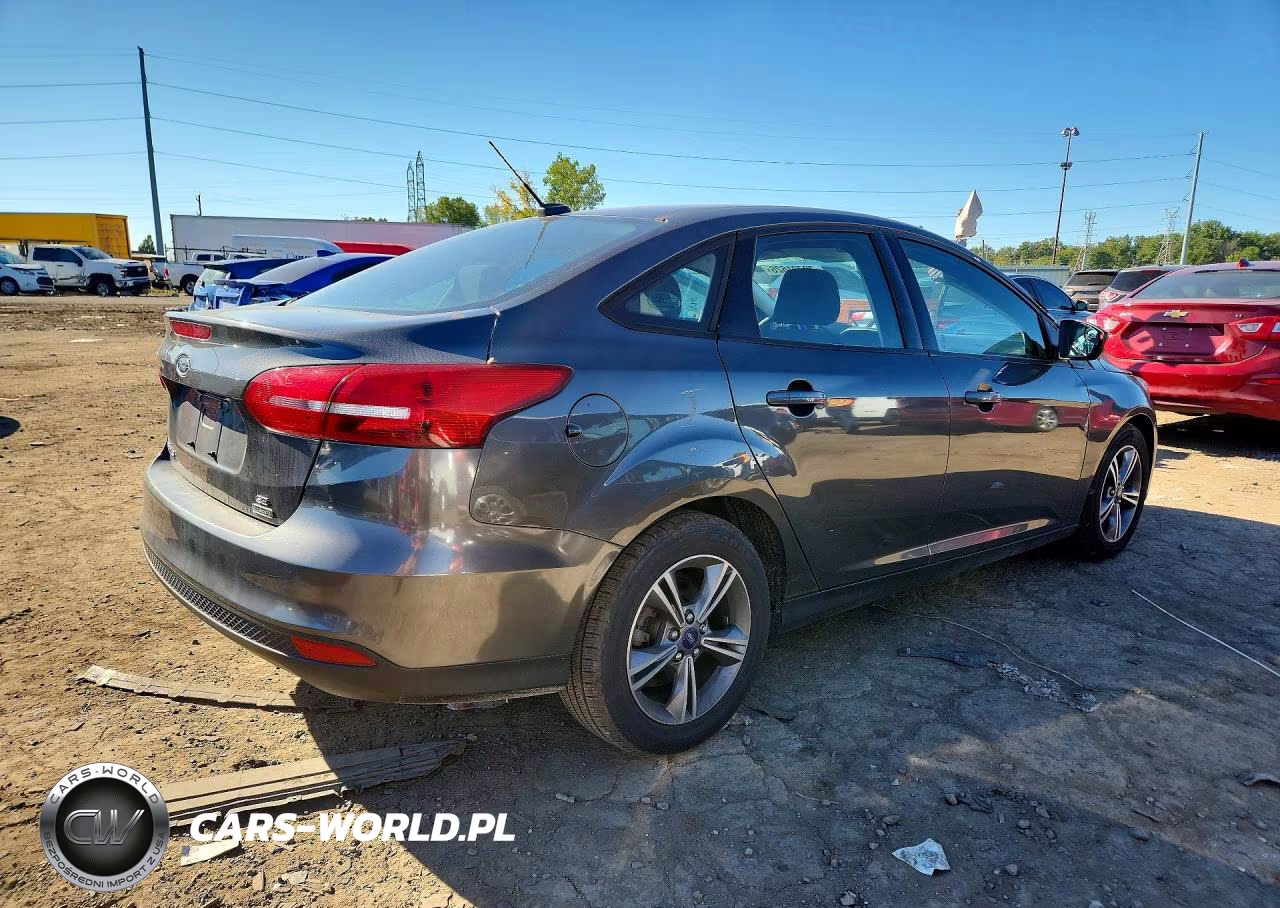 2018 Ford Focus Se VIN:1FADP3FEXJL298354 - 3