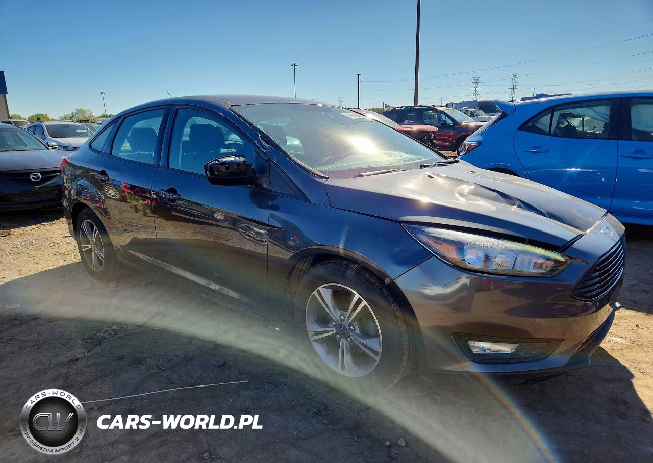 2018 Ford Focus Se VIN:1FADP3FEXJL298354 - 4