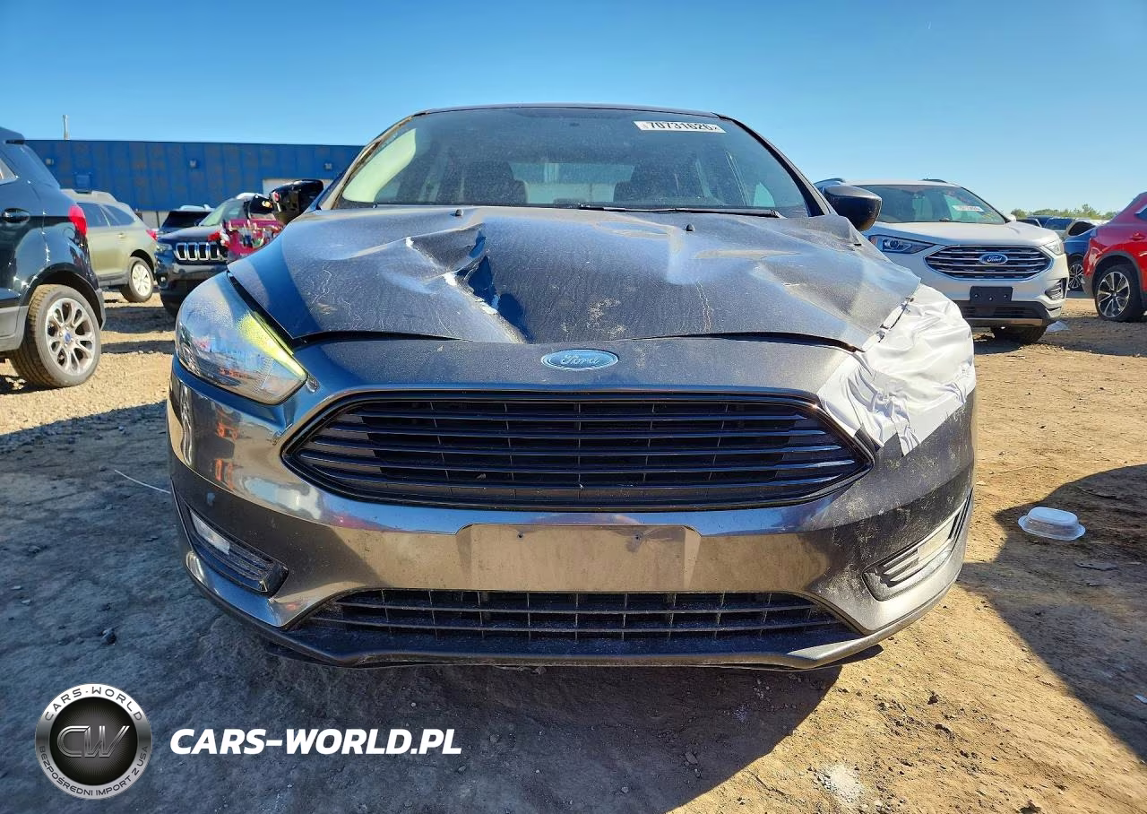 2018 Ford Focus Se VIN:1FADP3FEXJL298354 - 5