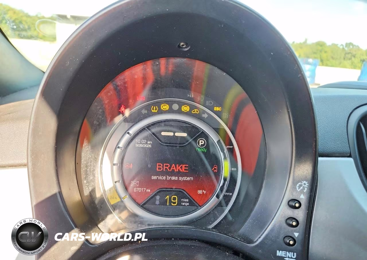 2016 Fiat 500 Electric VIN:3C3CFFGE2GT221889 - 9