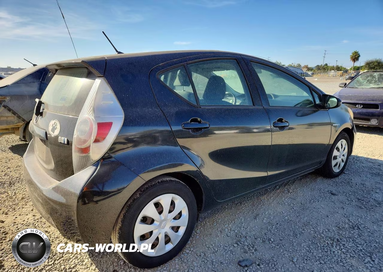 2013 Toyota Prius C VIN:JTDKDTB30D1528479 - 3