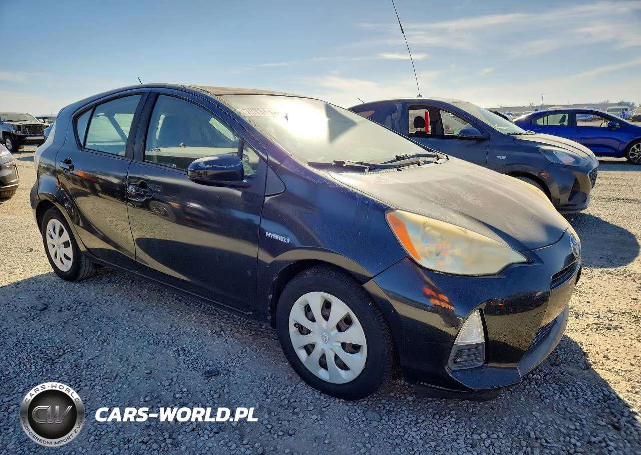 2013 Toyota Prius C VIN:JTDKDTB30D1528479 - 4