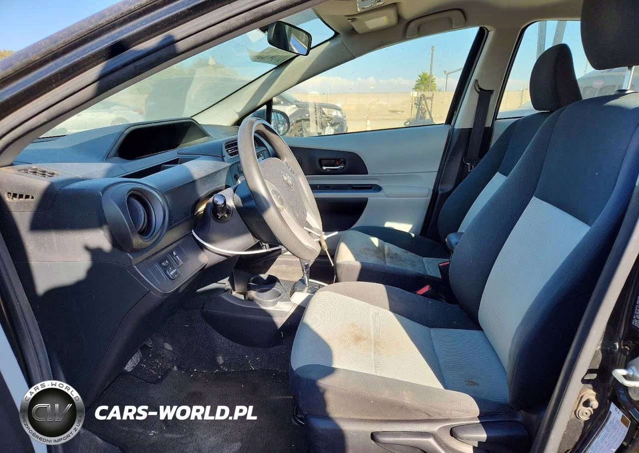 2013 Toyota Prius C VIN:JTDKDTB30D1528479 - 7