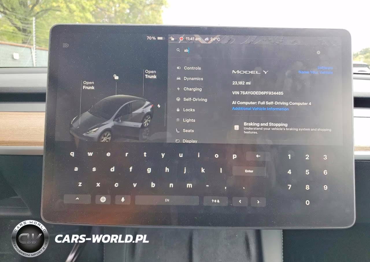 2023 Tesla Model Y VIN:7SAYGDED6PF934485 - 9