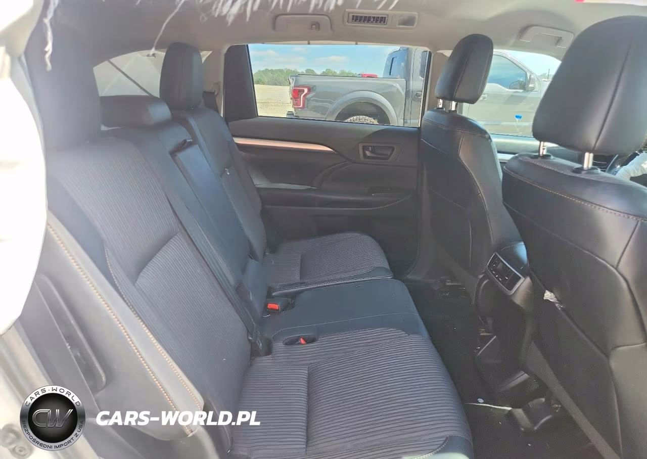 2018 Toyota Highlander Le Plus VIN:5TDZZRFHXJS269202 - 11
