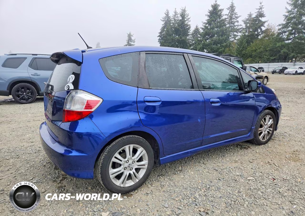2010 Honda Fit Sport VIN:JHMGE8H40AS009260 - 3