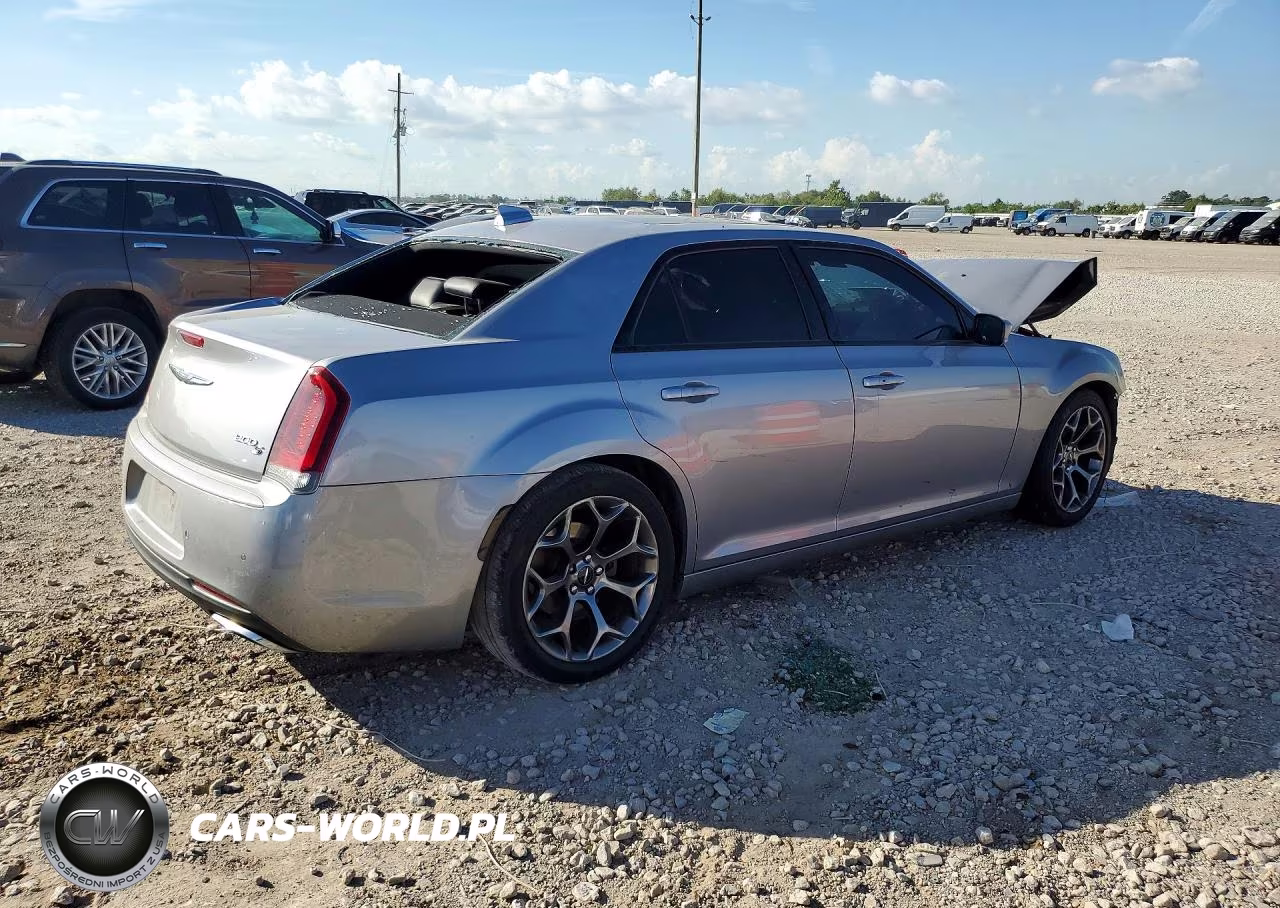 2018 Chrysler 300 S VIN:2C3CCABG6JH239963 - 3