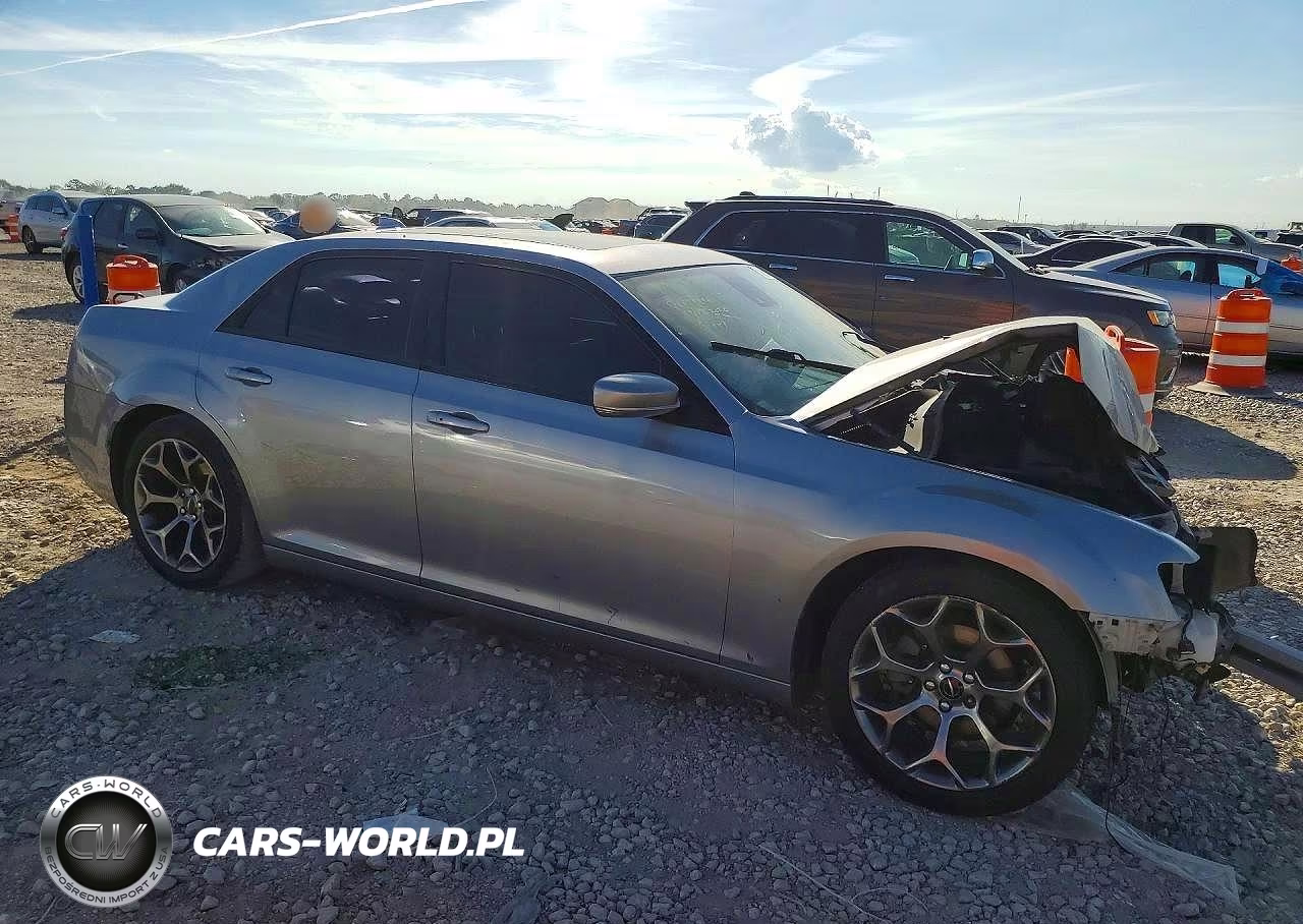 2018 Chrysler 300 S VIN:2C3CCABG6JH239963 - 4