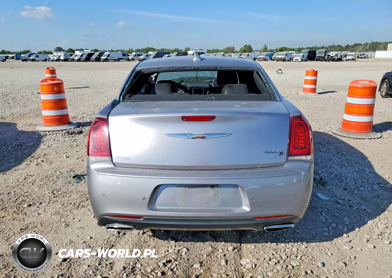 2018 Chrysler 300 S VIN:2C3CCABG6JH239963 - 6