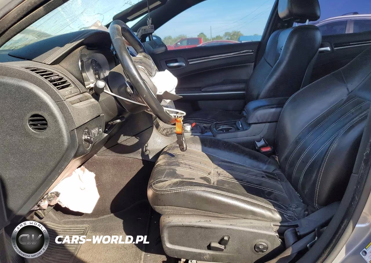 2018 Chrysler 300 S VIN:2C3CCABG6JH239963 - 7