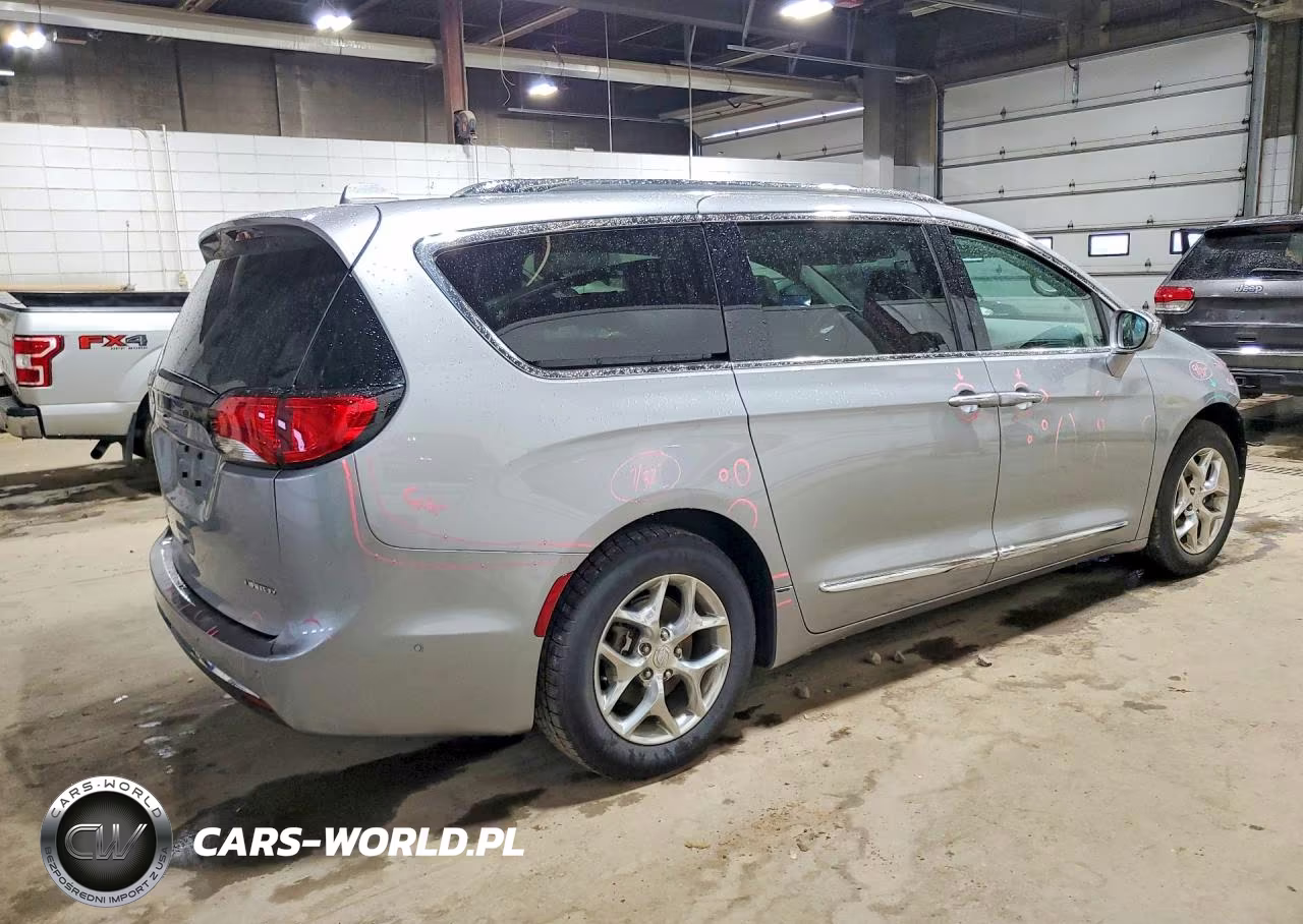 2018 Chrysler Pacifica Limited VIN:2C4RC1GG6JR247456 - 3