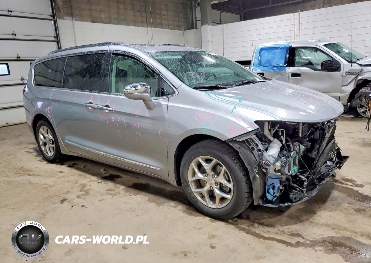 2018 Chrysler Pacifica Limited VIN:2C4RC1GG6JR247456 - 4