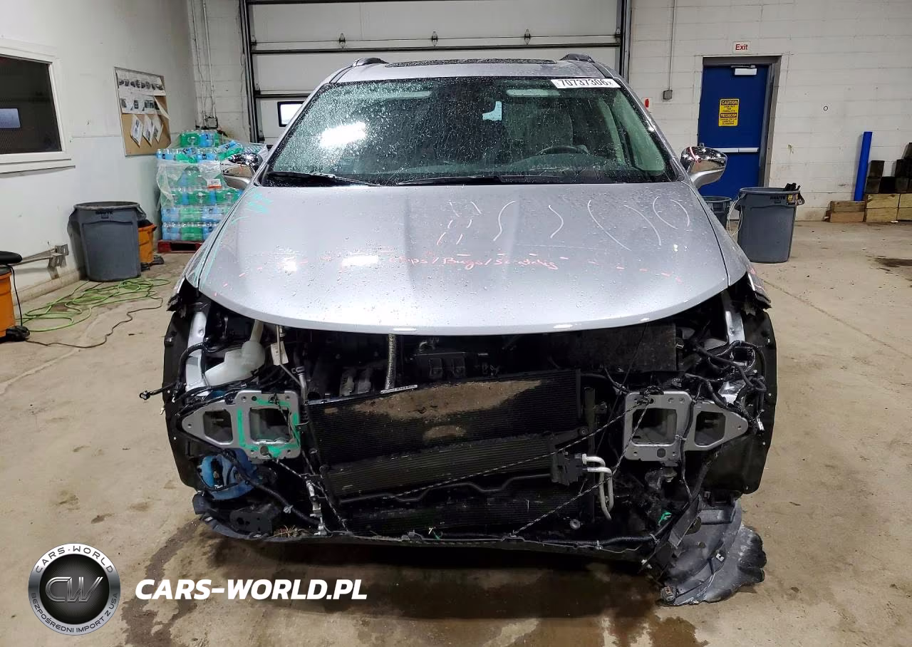 2018 Chrysler Pacifica Limited VIN:2C4RC1GG6JR247456 - 5
