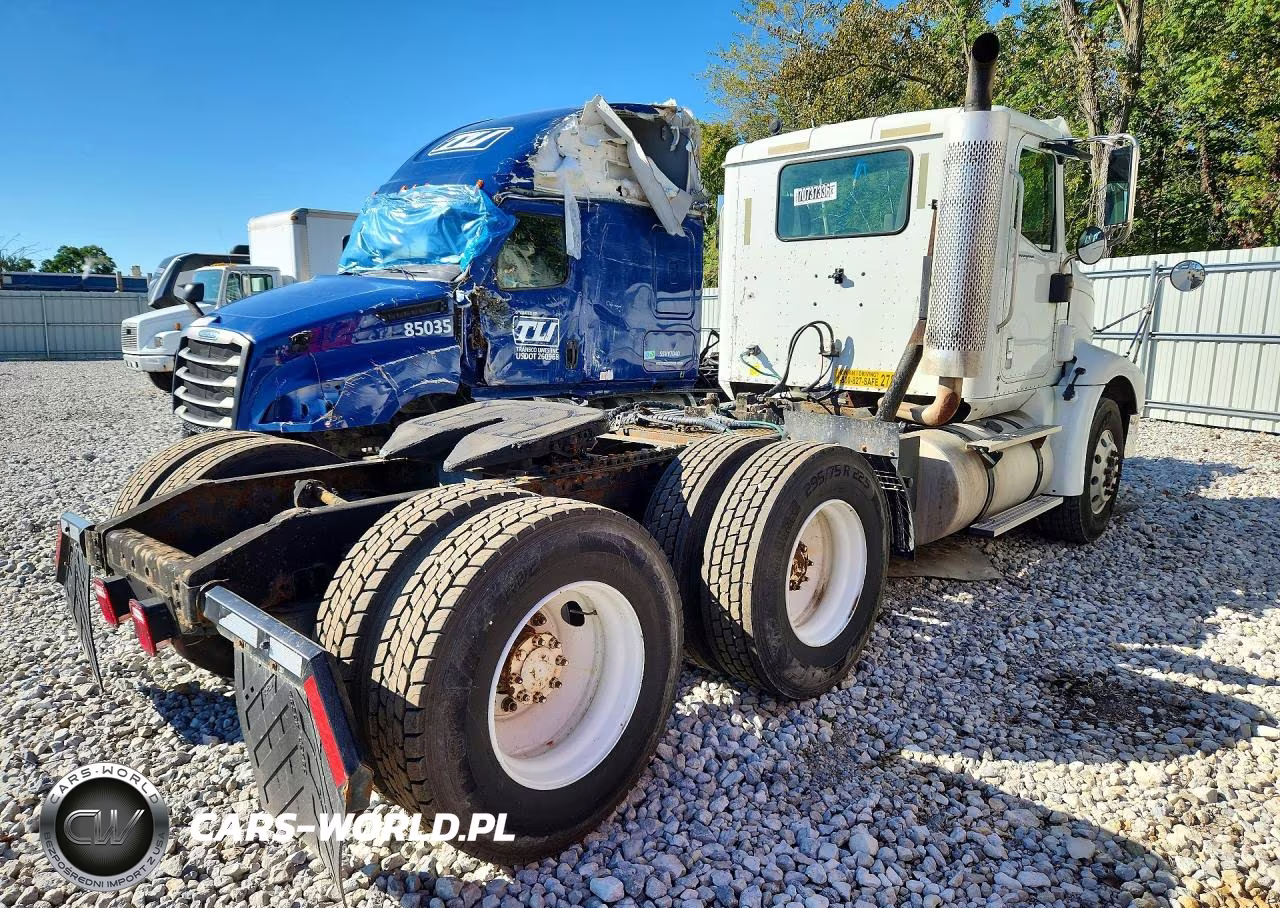 2007 International 9200I Semi Truck VIN:2HSCEAPR97C432802 - 3