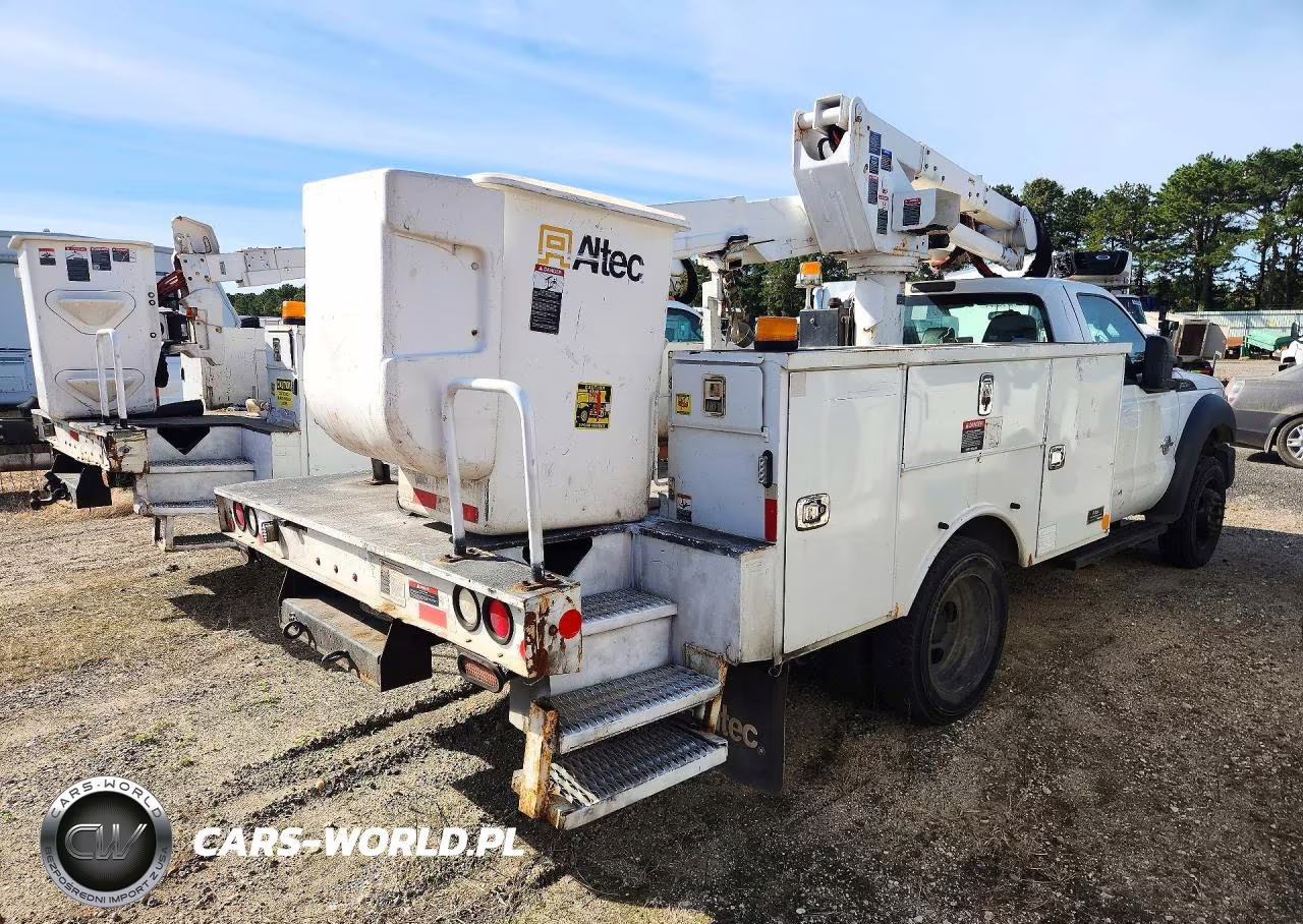 2016 Ford F550 Super Duty Bucket Truck VIN:1FDUF5GT8GEC62953 - 3