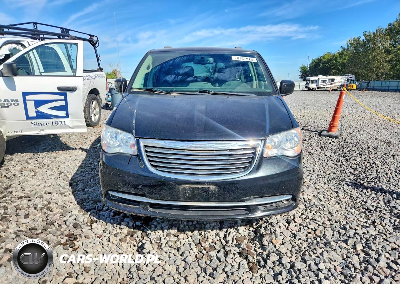 2015 Chrysler Town & Country Touring VIN:2C4RC1BG2FR751369 - 5