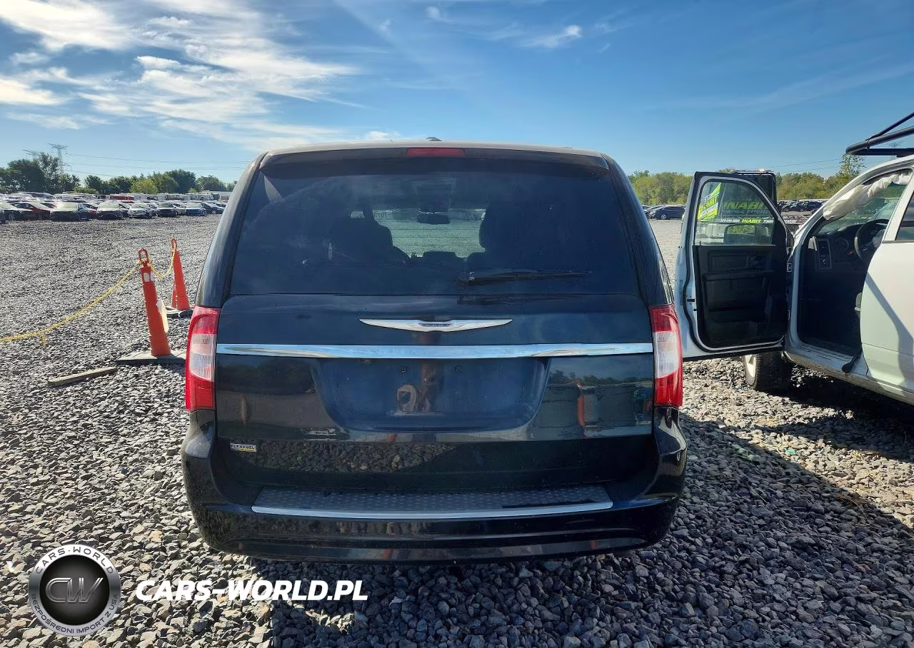 2015 Chrysler Town & Country Touring VIN:2C4RC1BG2FR751369 - 6