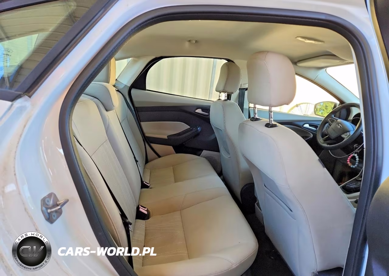 2015 Ford Focus Se VIN:1FADP3F29FL329624 - 10