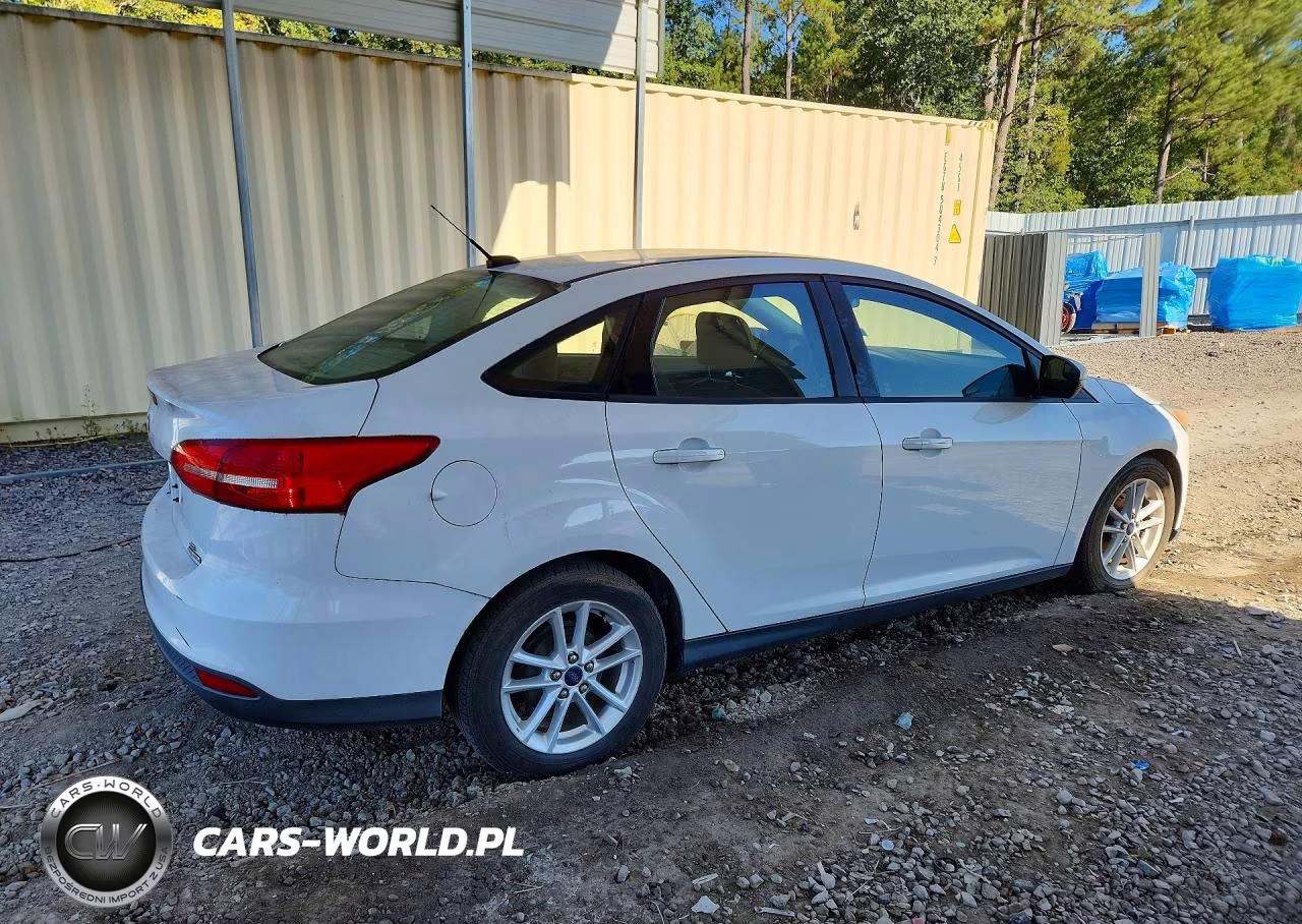 2015 Ford Focus Se VIN:1FADP3F29FL329624 - 3