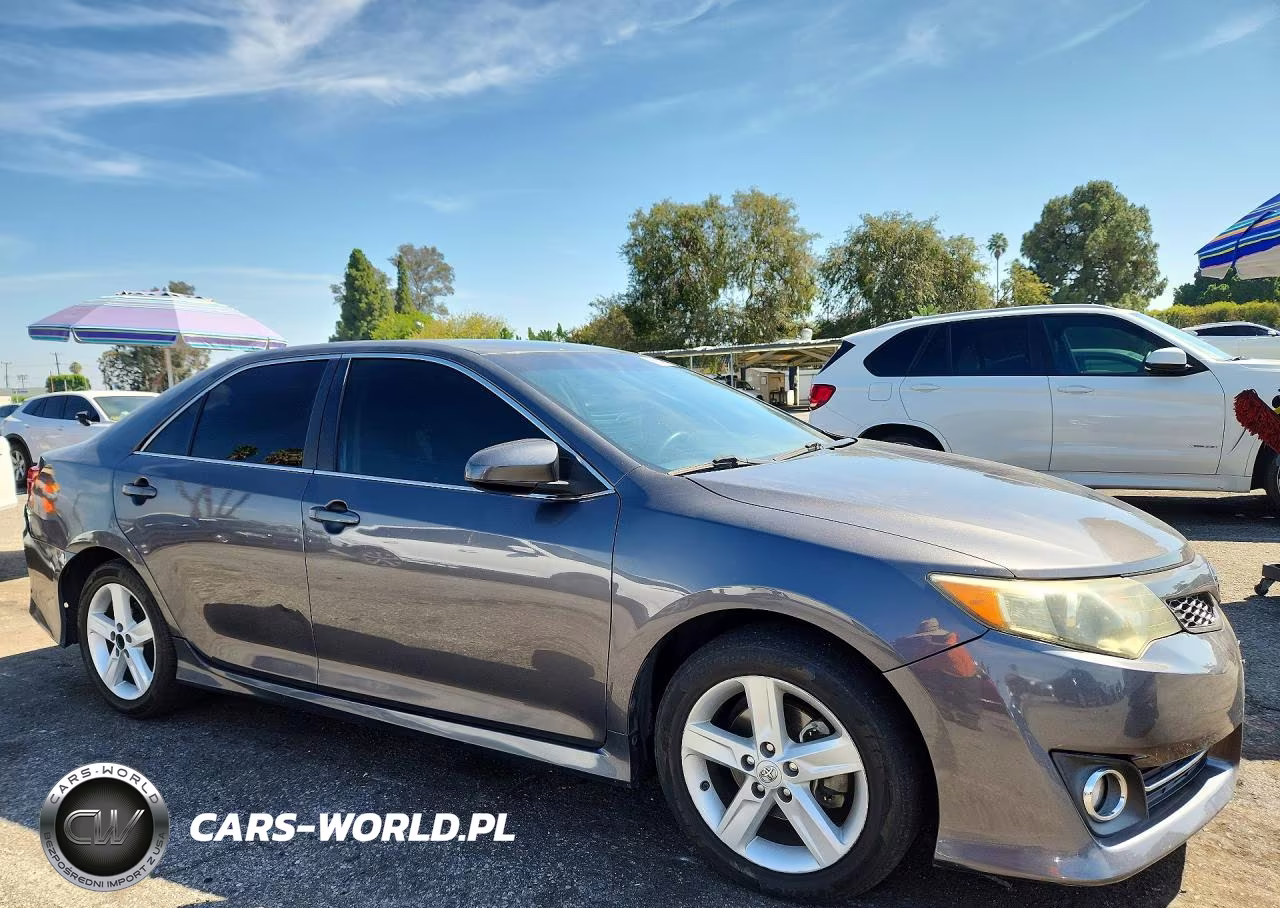 2013 Toyota Camry Se VIN:4T1BF1FK7DU704986 - 4