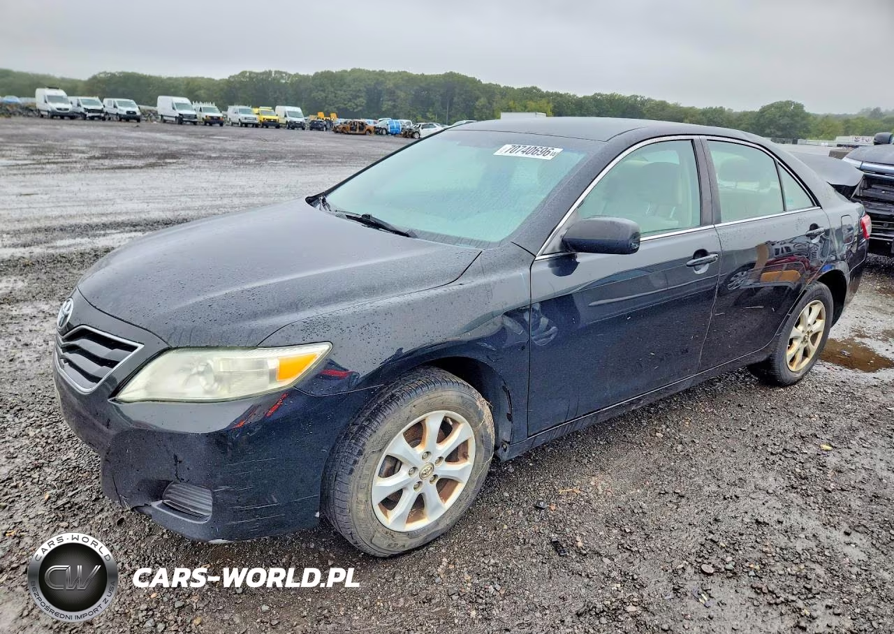2010 Toyota Camry Le – zdjęcie 1 z 12