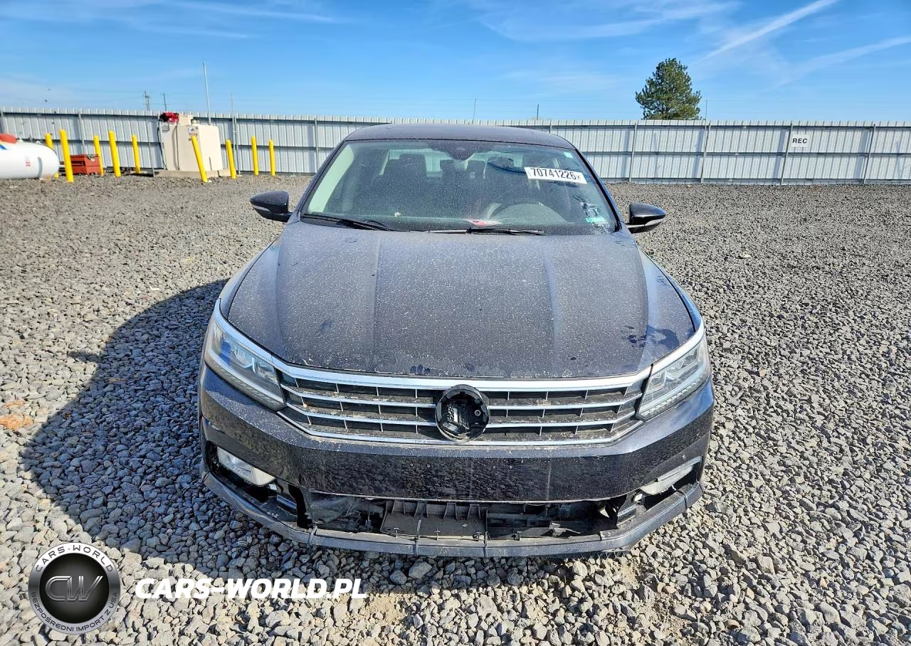 2017 Volkswagen Passat Sel Premium VIN:1VWCM7A33HC080498 - 5