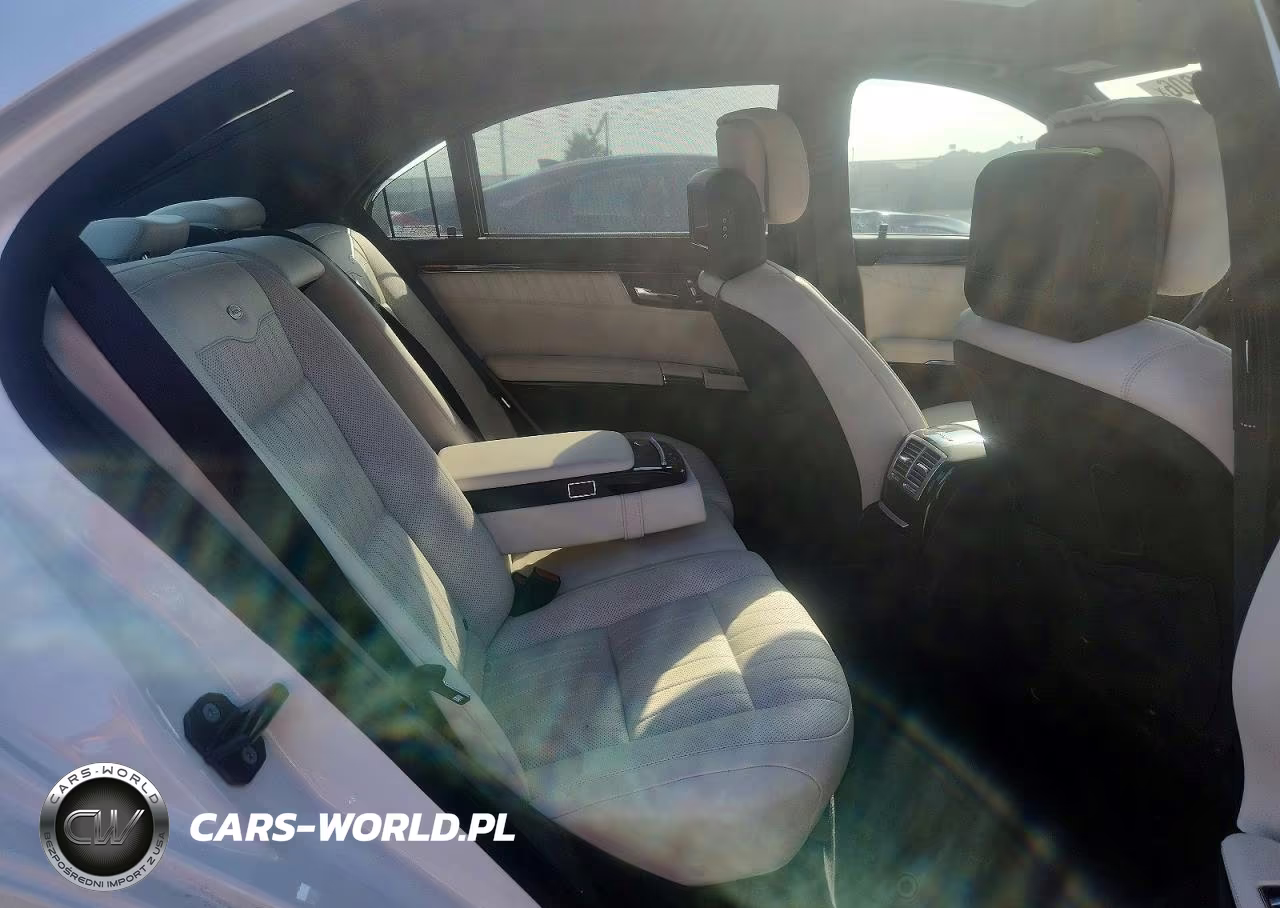 2010 Mercedes-Benz S 600 VIN:WDDNG7GB8AA323635 - 10