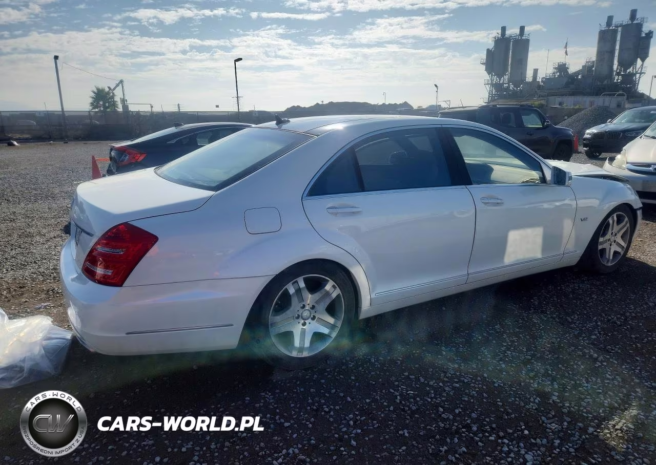 2010 Mercedes-Benz S 600 VIN:WDDNG7GB8AA323635 - 3