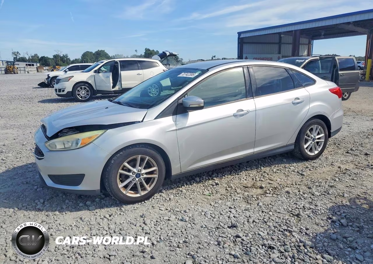 2015 Ford Focus Se VIN:1FADP3F26FL252873 - 1