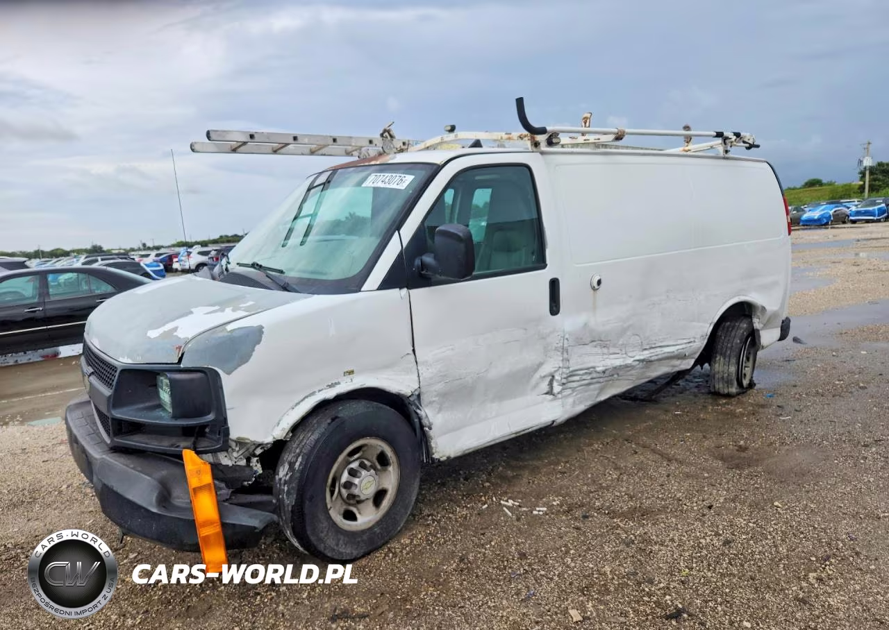 2012 Chevrolet Express G2500 VIN:1GCWGFCB5C1124981 - 1