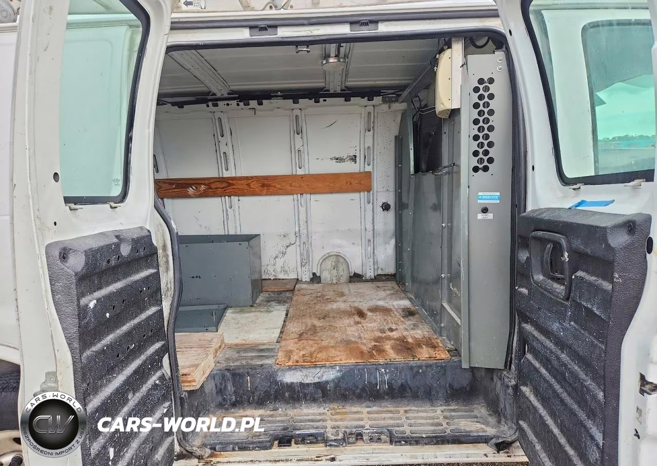2012 Chevrolet Express G2500 VIN:1GCWGFCB5C1124981 - 11