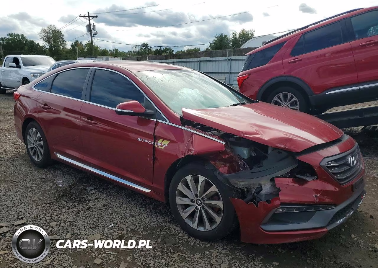 2016 Hyundai Sonata Sport VIN:5NPE34AF4GH424639 - 4