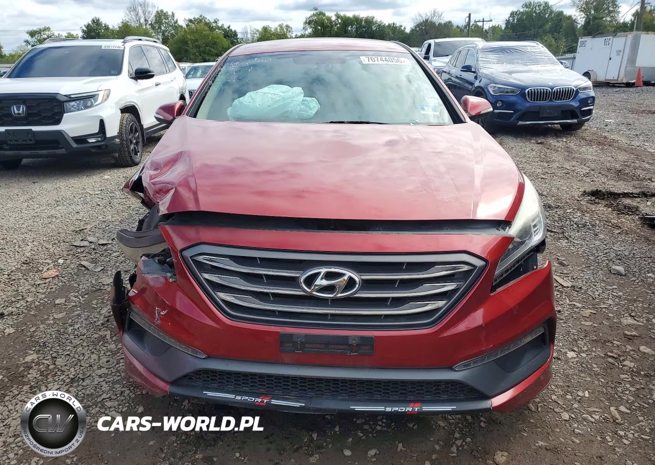2016 Hyundai Sonata Sport VIN:5NPE34AF4GH424639 - 5