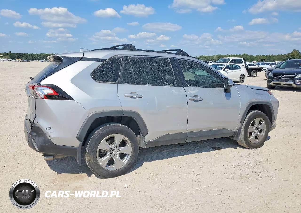 2023 Toyota Rav4 Xle VIN:2T3W1RFV4PW284012 - 3
