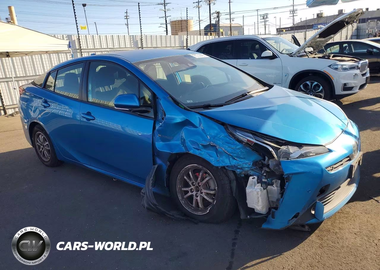 2020 Toyota Prius Le VIN:JTDKARFU4L3104983 - 4