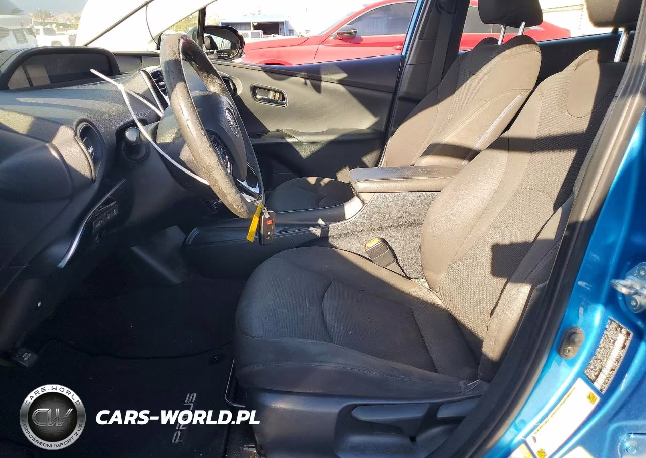 2020 Toyota Prius Le VIN:JTDKARFU4L3104983 - 7