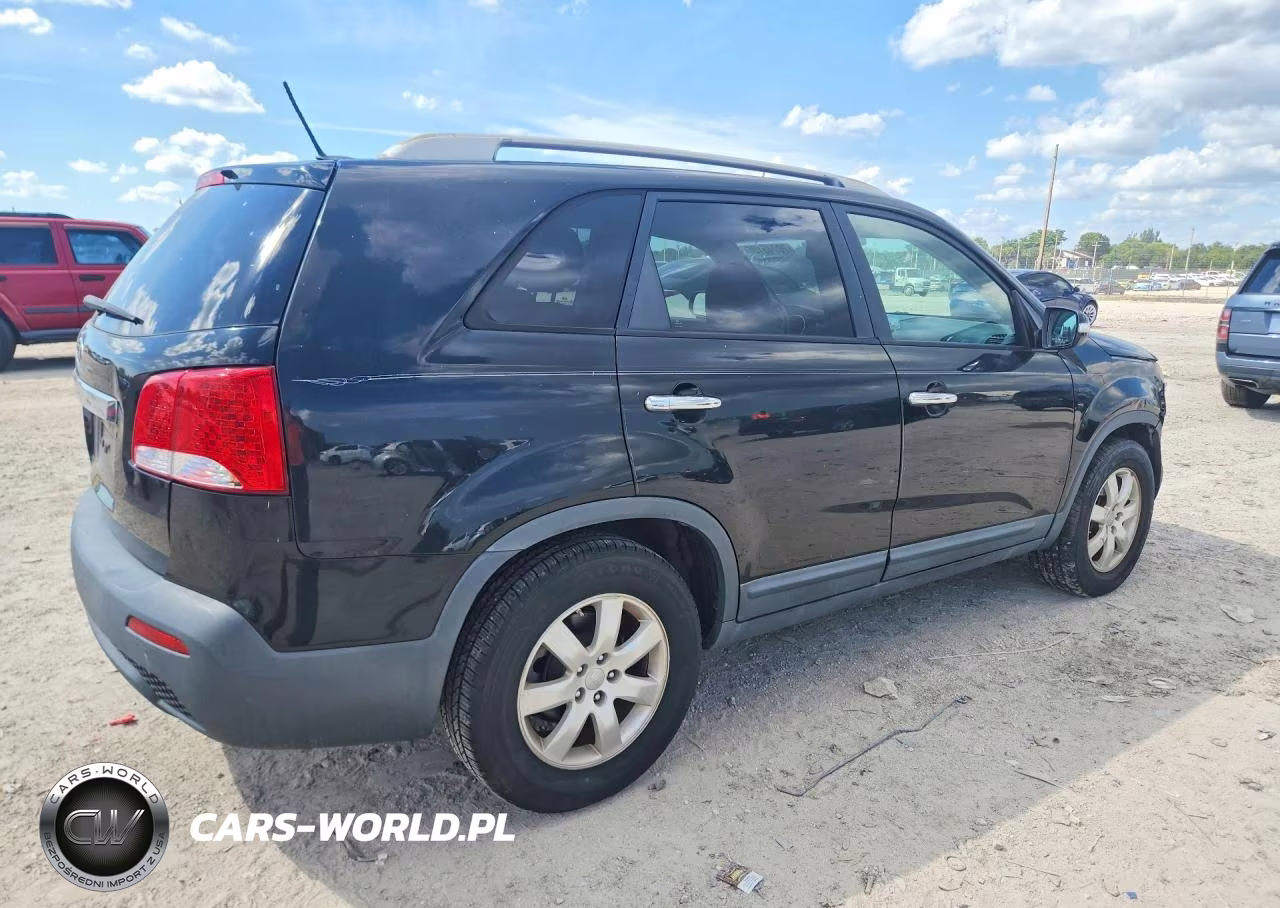 2013 Kia Sorento Lx VIN:5XYKT3A61DG328936 - 3