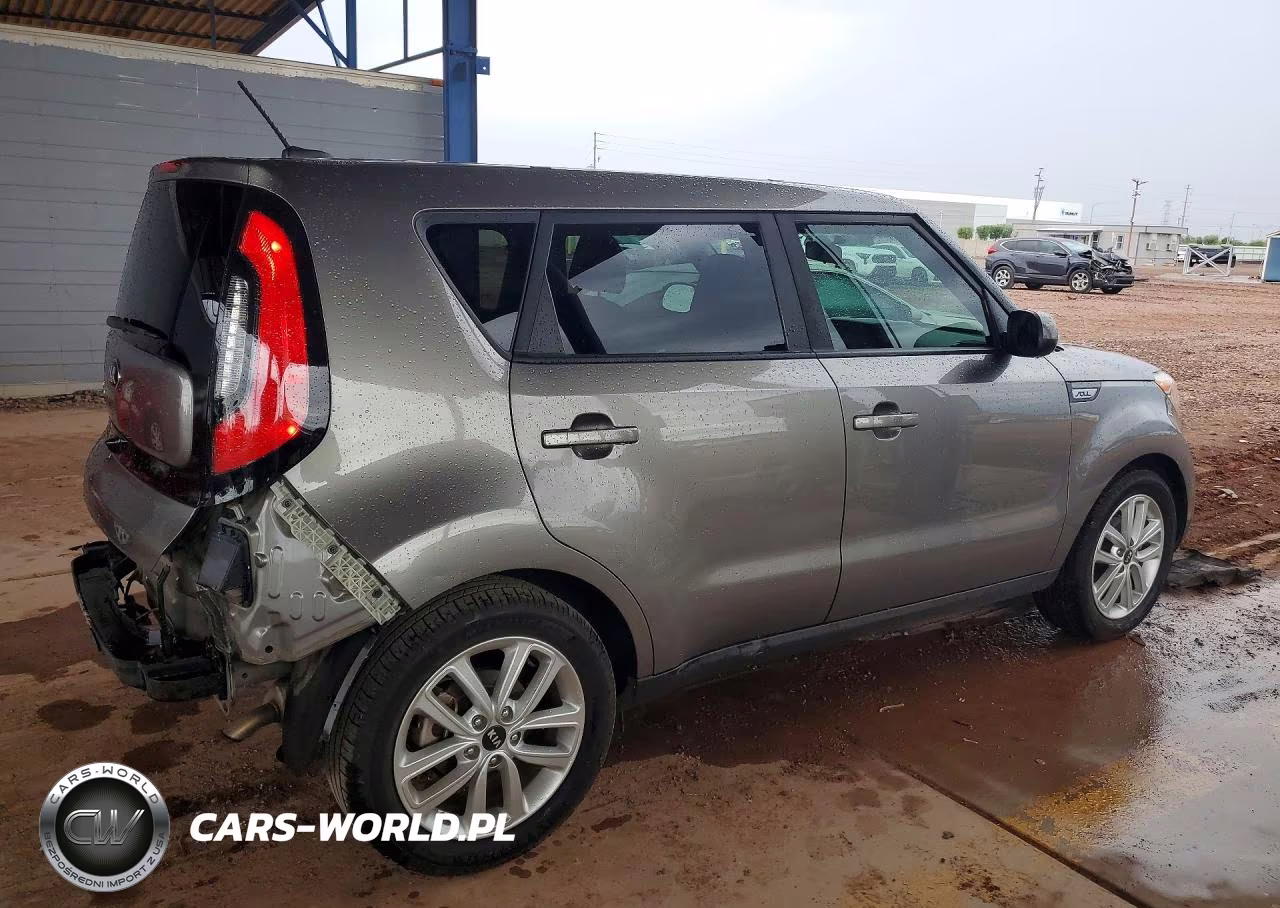 2018 Kia Soul + VIN:KNDJP3A53J7555352 - 3
